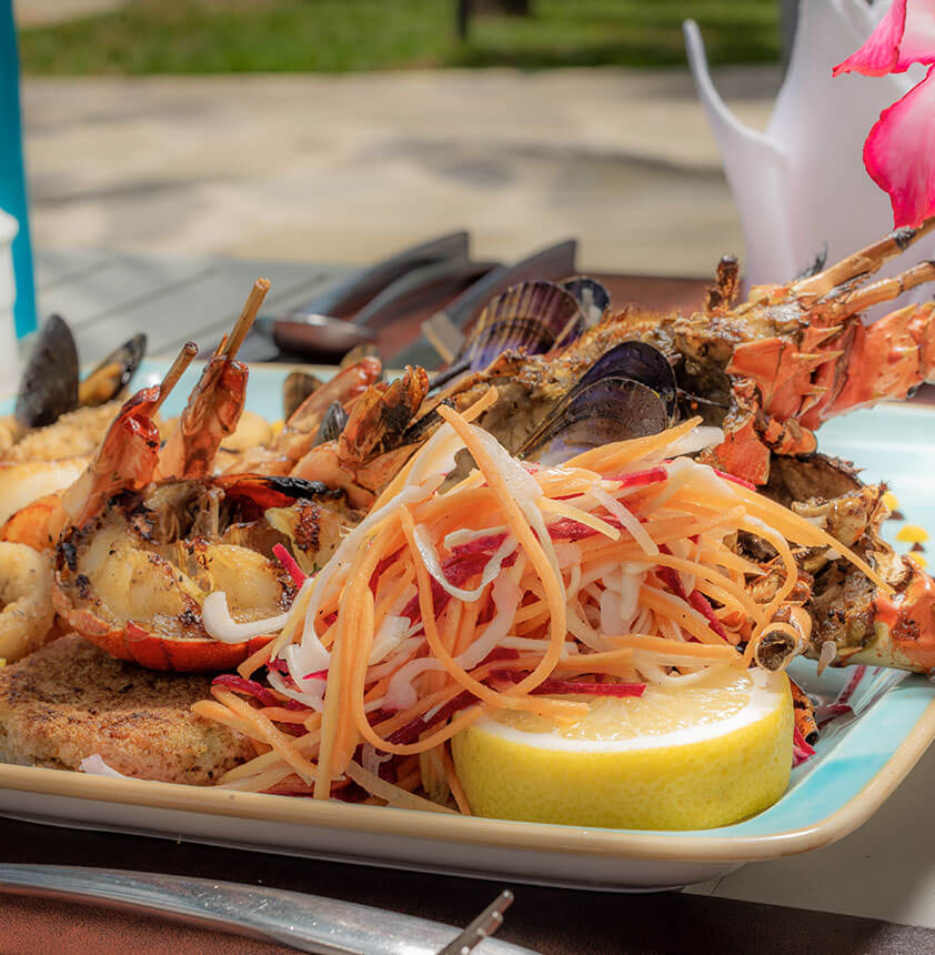 TRAVELLERS BEACH HOTEL & SPA