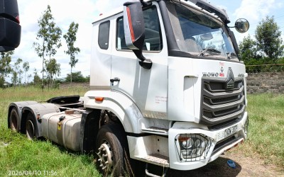 KDW 387P  - SINOTRUCK HOWO PRIME MOVER (6*4)