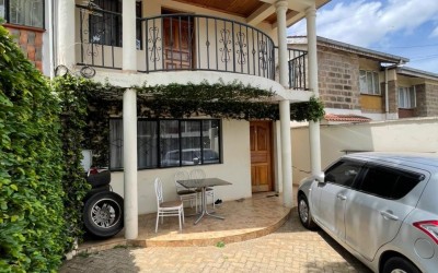 A MAISONETTE IN LAVINGTON