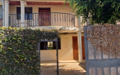 A MAISONETTE IN LAVINGTON